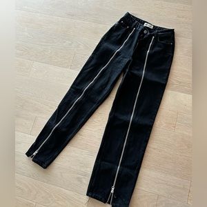 Zippered jeans